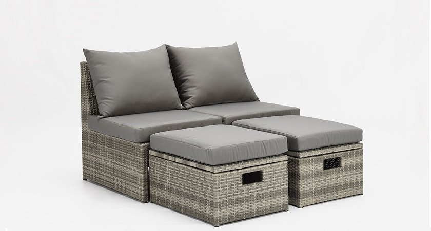 Salotto in Rattan 2 Poltrone e 2 Pouf/Tavolini con Cuscineria Salotto in Rattan 2 Poltrone e 2 Pouf/Tavolini con Cuscineria